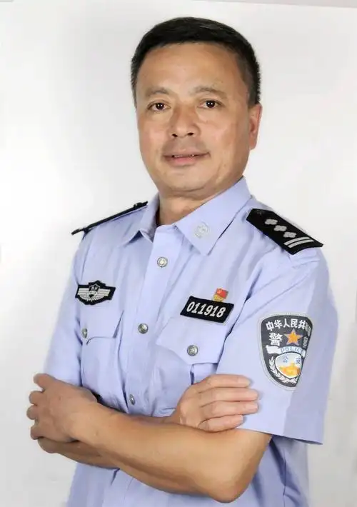 男,中共党员 一级警督,遵义市公安局播州分局警务技术一级主管.