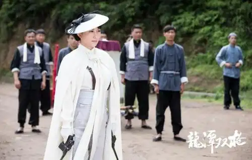 1 红色传奇大剧《龙潭双枪》正在江苏台城市频道火热播出,观众称赞该