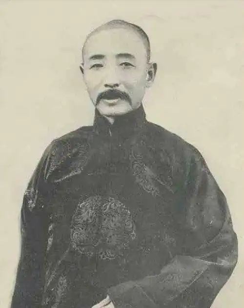 "东北王"张作霖的陨灭:杀害李大钊后不久,惨死于炸药之下