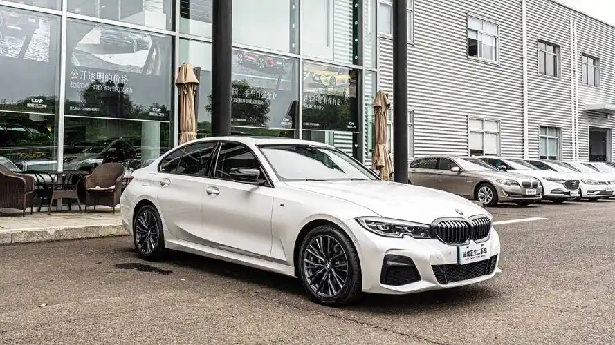 外观迷人还帅气内饰年轻有质感宝马3系325im运动曜夜套装