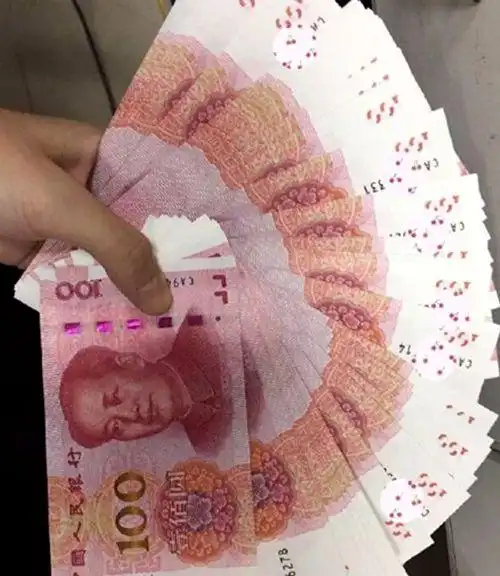 90后女孩朋友圈"炫富" 1年间挪用公款18万