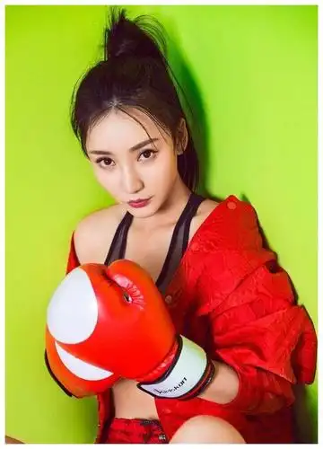 刘涛还真是越来越年轻了,通过拳击让她青春永驻,身体更加健康.