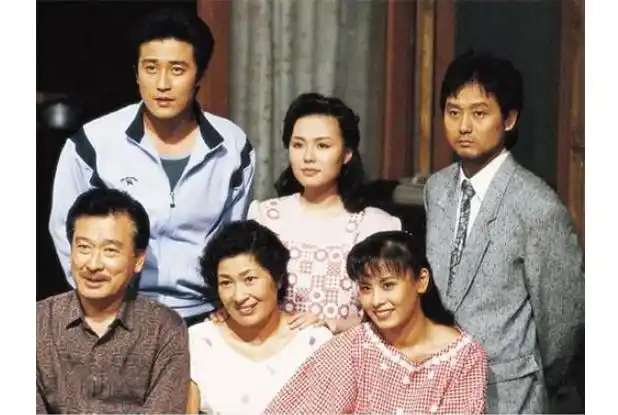 收视率最高的十部韩剧: 1,爱情是什么 2,儿子和女儿 3,沙漏情人 4