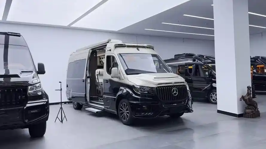 c证不能驾驶的奔驰房车