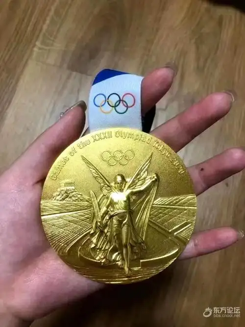 杨倩第一块奥运金牌,给大家近距离感受一番- 东论 东方热线·东方论坛