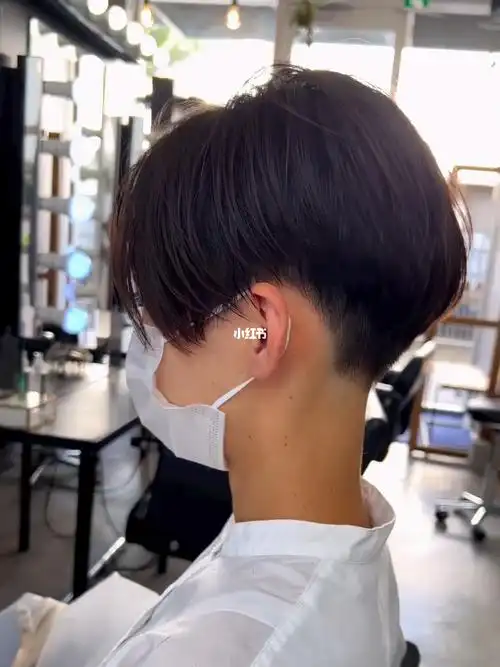 倒推式短发立体感裁剪
