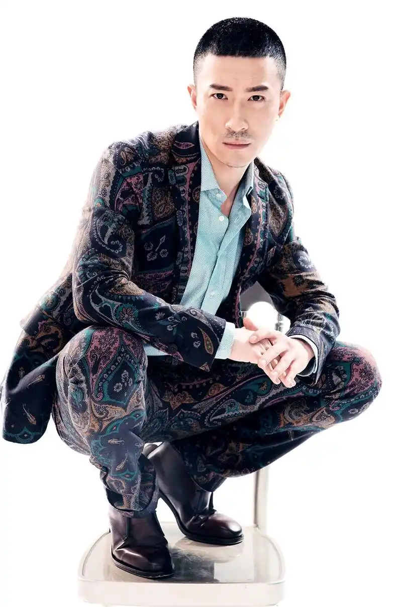 小张铎时尚写真曝光  雅痞范儿散发率性魅力