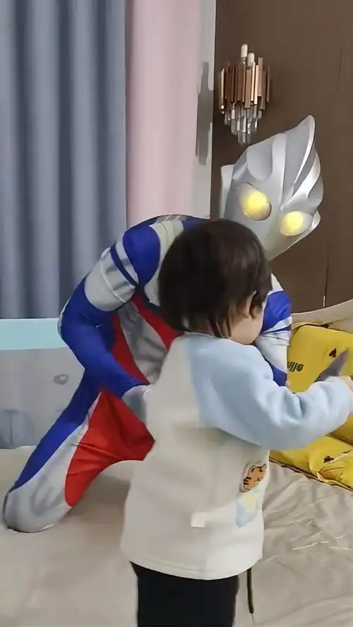 小宝宝拿走了赛罗的头标