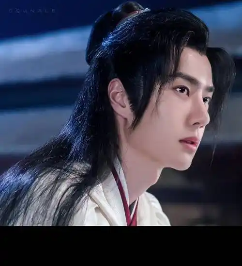 在采访里面他被问到愿意为了造型做多大的改变,王一博直言如果碰上