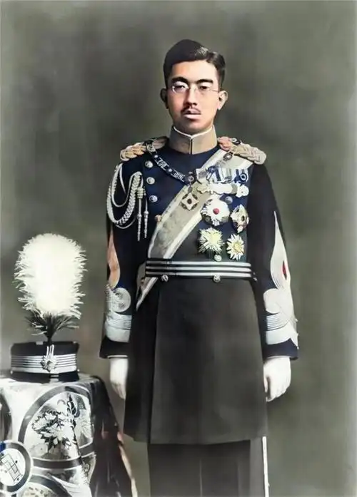 日本无条件投降后,裕仁天皇为了免死,不惜重金贿赂麦克阿瑟?|日本天皇