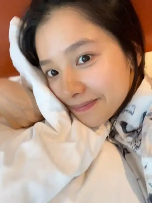 张婧仪休息休息睡到自然醒##张婧仪素颜六宫格自拍