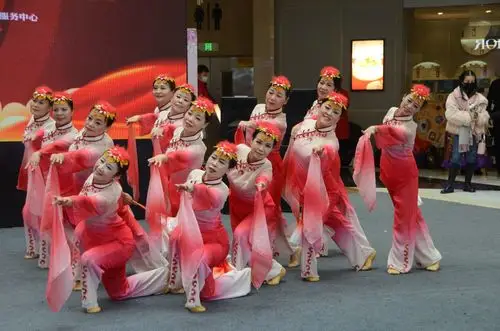 三,舞蹈《中国红九儿》 表演者:济宁市歌舞团声远舞蹈队