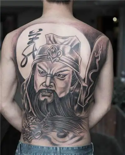 牛仔裤男生满背关公纹身图案大全
