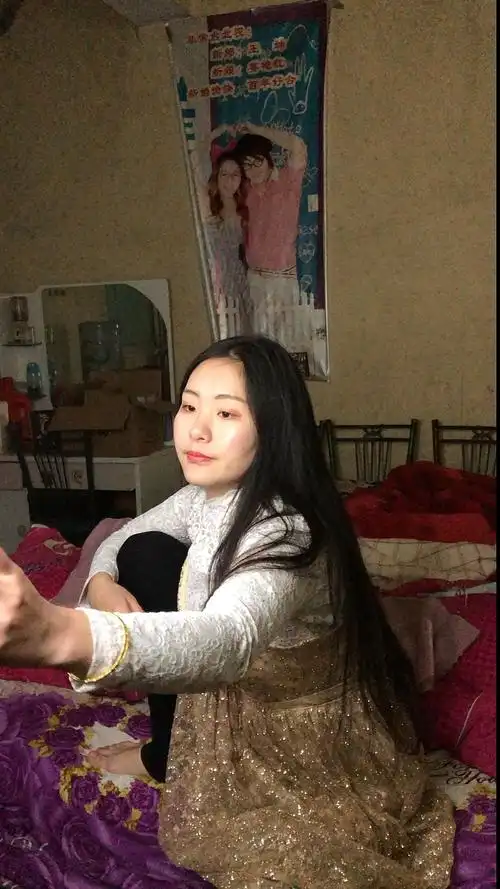 #第三视角#40岁大姐天天在家拍视频想当网红,我妈说再不火把腿打折