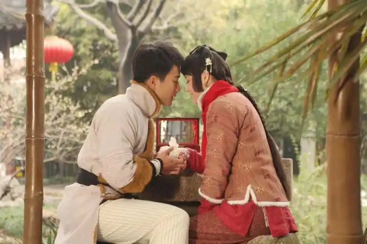 ②铁长欢&佟金玉-何晟铭&戴娇倩长欢对金玉是一见钟情,之前金玉离家