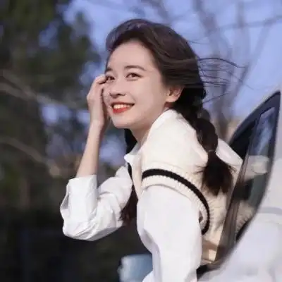 女生干净气质简单的头像图片