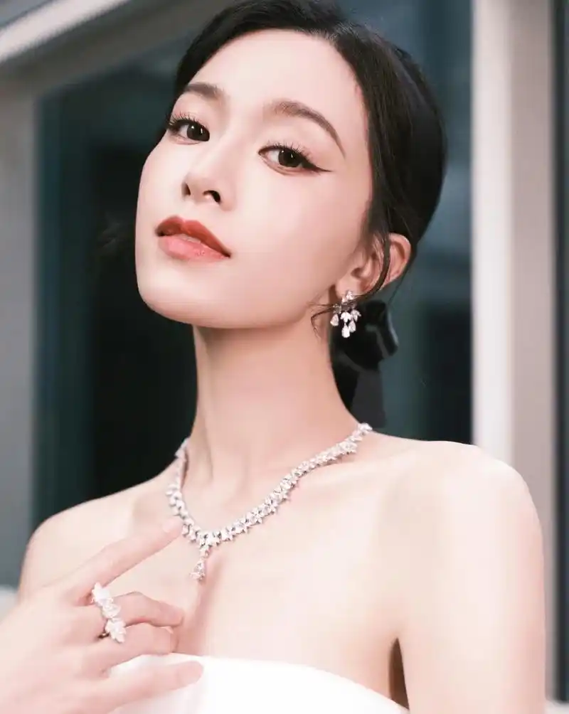 性感冷艳的文咏珊写真美照,太养眼了