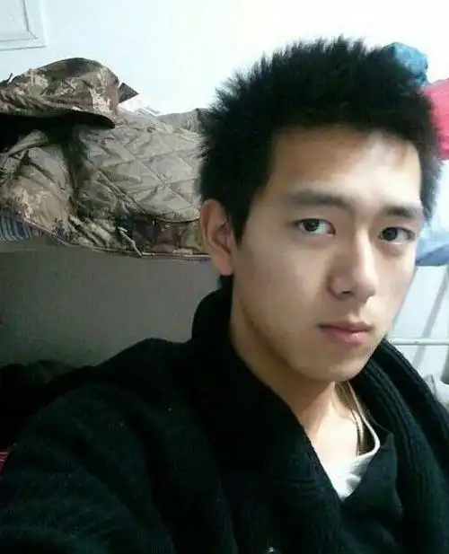 也是难怪很多的人看到李现的照片后,都表示感觉小鲜肉时期的李现十分