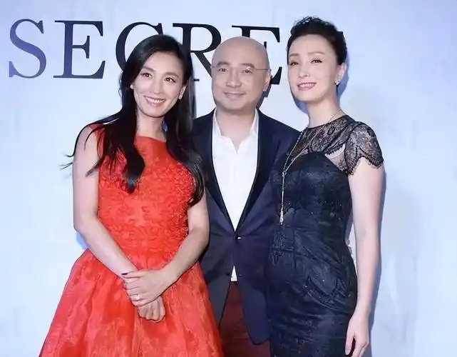 离开滤镜,美颜和tst的张庭和陶虹,"冻龄姐妹花"双双成了大妈_林瑞阳