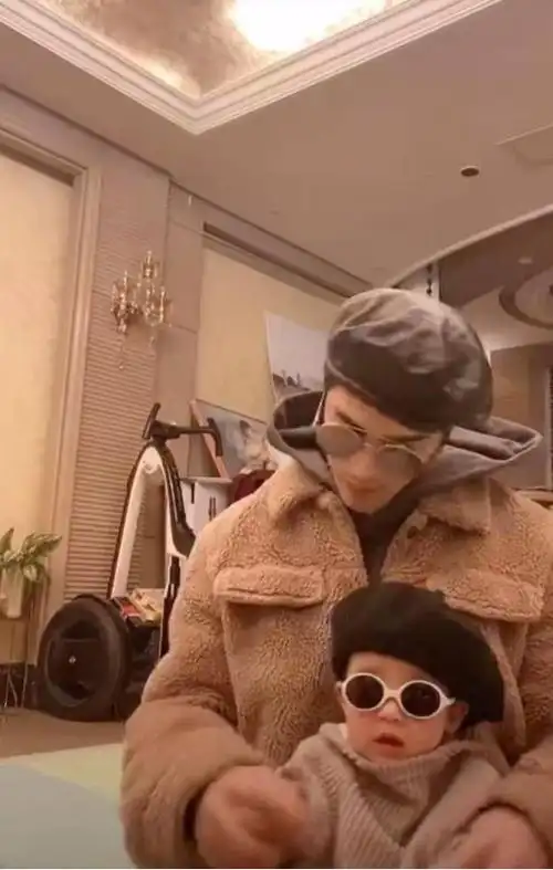 姜潮麦迪娜家太有钱客厅像酒店大堂厨房更是豪华到让人咋舌