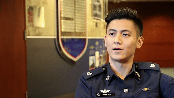 新加坡天天站超市门口的最帅警察升官当局长了