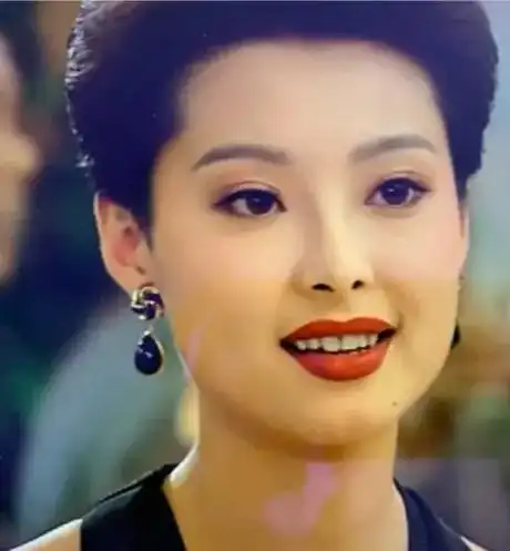 铁齿铜牙纪晓岚里面饰演杜小月的演员袁立49岁了我很喜欢她演的杜小月