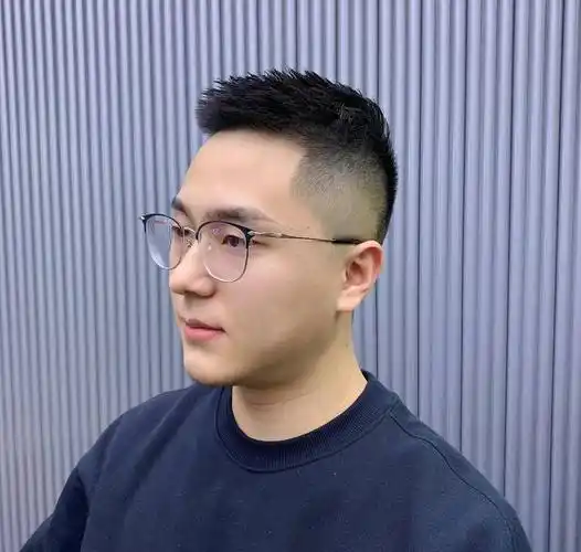 年轻男生的发型就该这样剪,简单干净又显帅气_造型_头发_短发