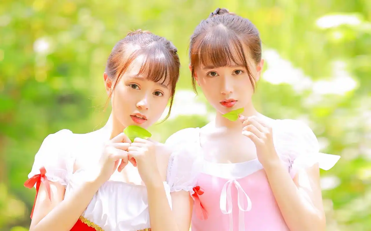 甜美双胞胎姐妹花可爱高清图片桌面壁纸