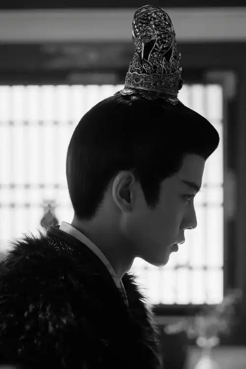 任嘉伦古装侧颜杀