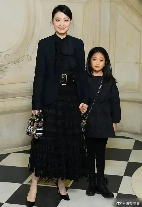 梅婷女儿快快长大了,五官精致,简直是妈妈翻版!