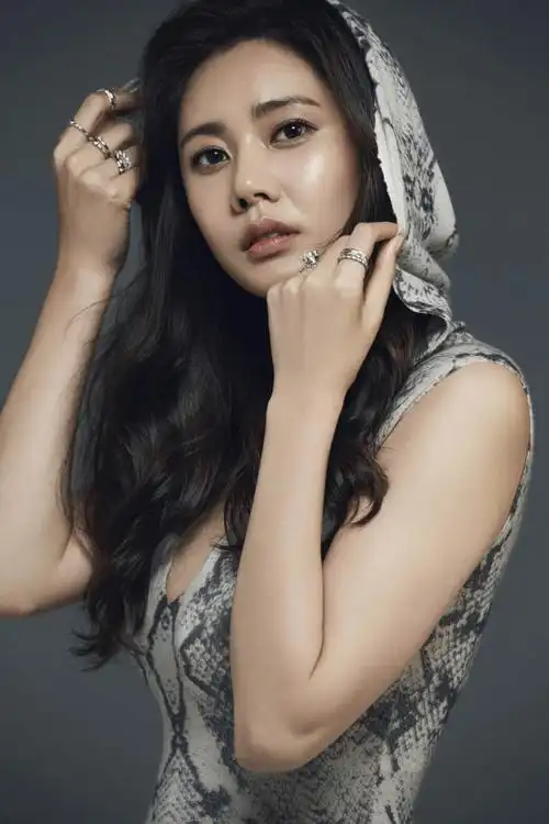 南韩秋瓷炫,风韵犹存女人味十足!_观众_魅力_作品