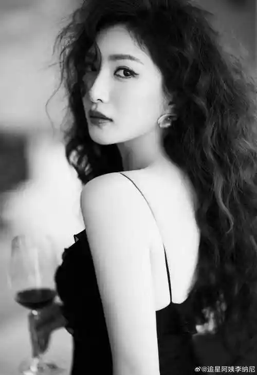 这谁看了不迷糊好喜欢五官明艳的大美女,姐姐鲨我