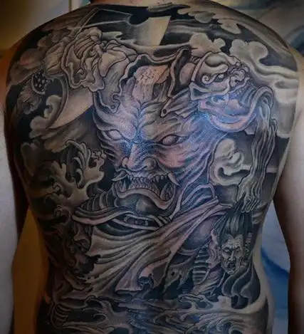 满背战神蚩尤纹身图案