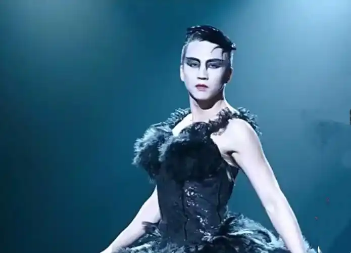 灵魂舞者!邓超多次男扮女装走位"风骚",这还是本人吗?