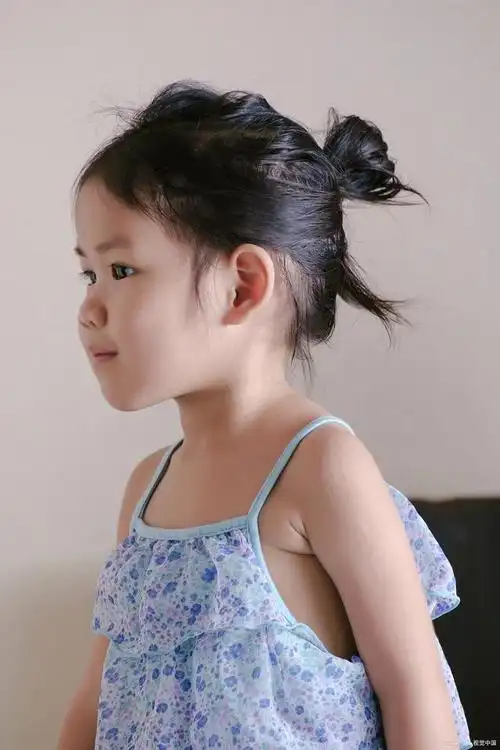 6岁小女孩的美丽发型扎法:打造可爱小公主