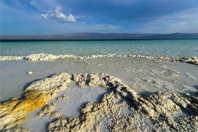 世界最"咸"的湖,含盐量是海水的10倍,非洲人靠它发家致富!