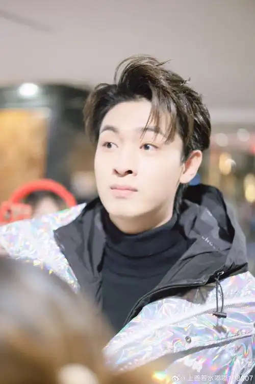 秦霄贤超话#秦霄贤未来可期##秦霄贤#昨天,是@秦霄贤近期颜值的小巅峰