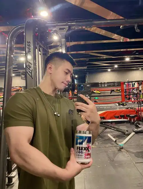 健身男生不秀身材?绣花吗?