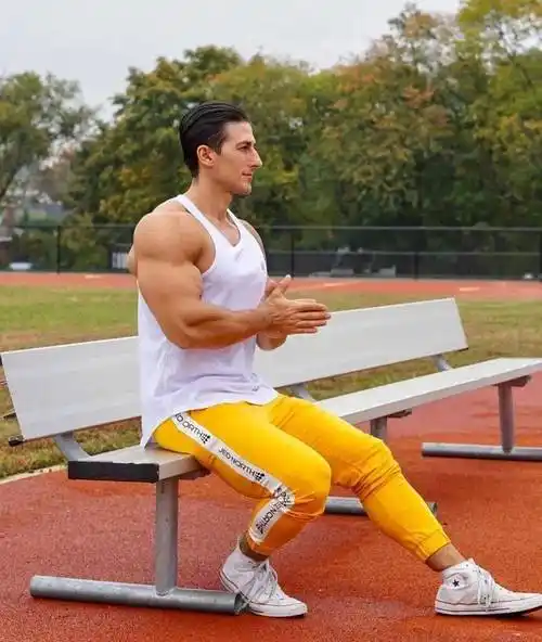 网红声称自然健身14年,网友惊呼:这身材不科学!_男子_言论_饲料