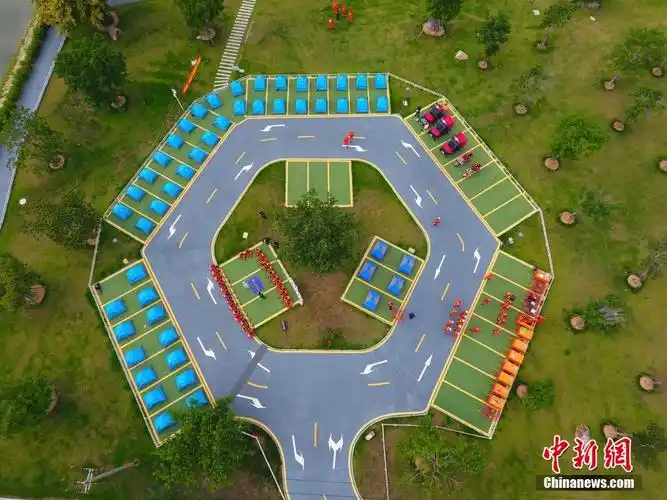 福建漳州消防举行地震灾害救援演练