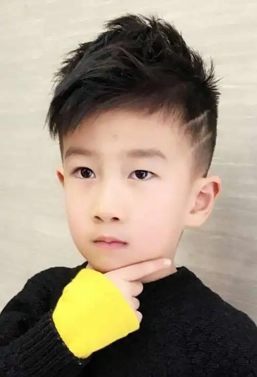 男孩剃心形头雕刻印痕发型