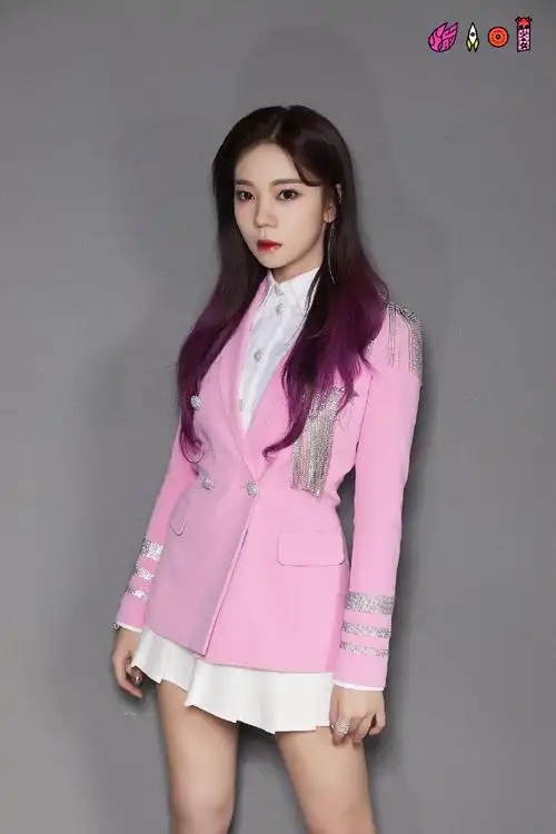 分享一组火箭少女101图片给大家,图中的明星图片壁纸会点缀你的电脑