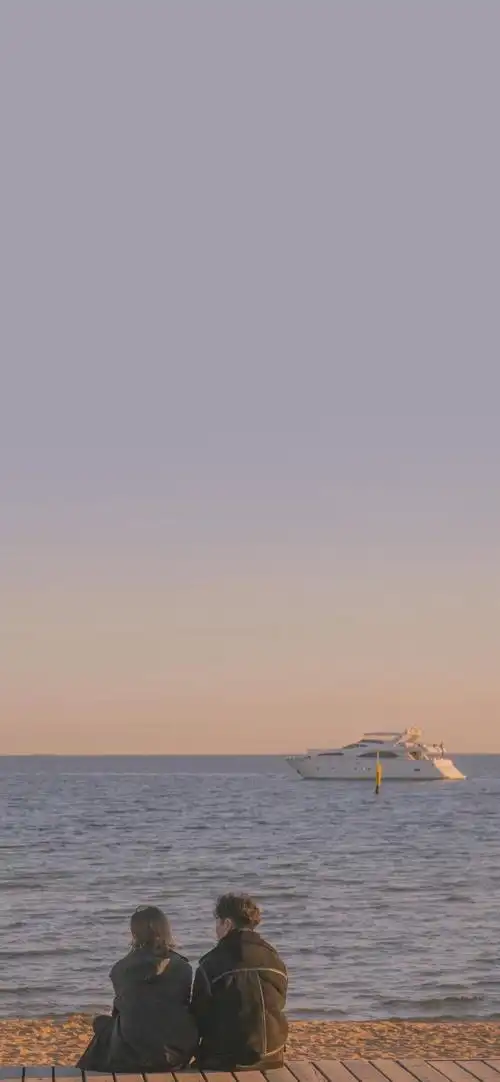 有哪些好看的全面屏手机壁纸或微信聊天背景图片