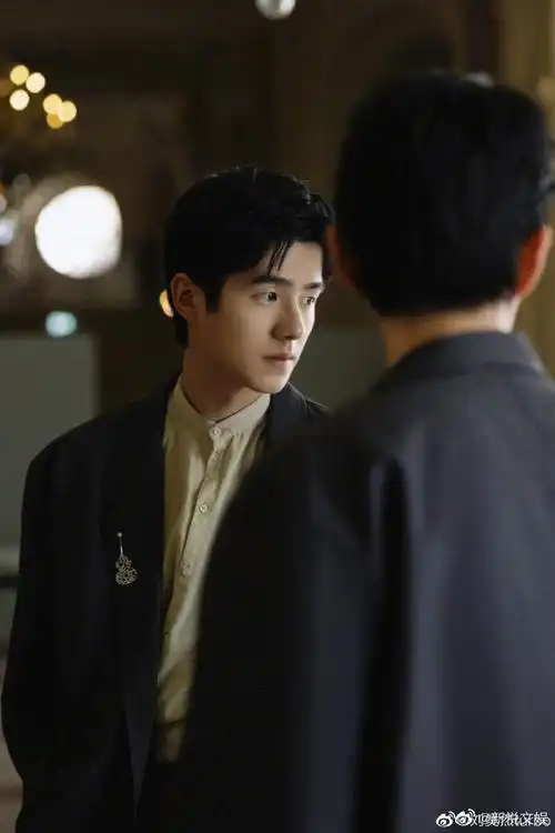 刘昊然吃冰淇淋随拍##刘昊然日常随拍