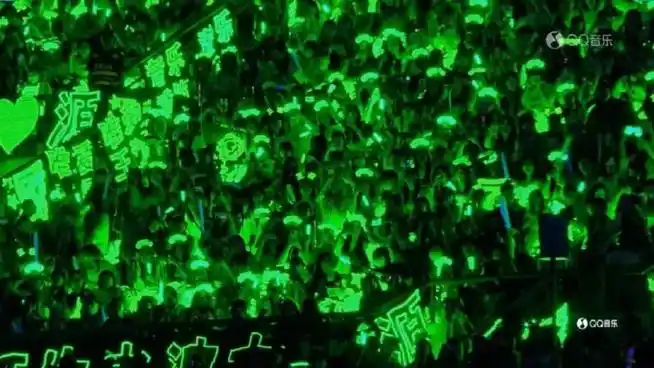 粉丝全场绿海应援真的太给力了,给予了王源最好的鼓励,期待今晚舞台!