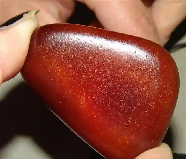 和田玉有红颜色的?没错,鲜艳如血,润如凝脂,百闻不如一见!