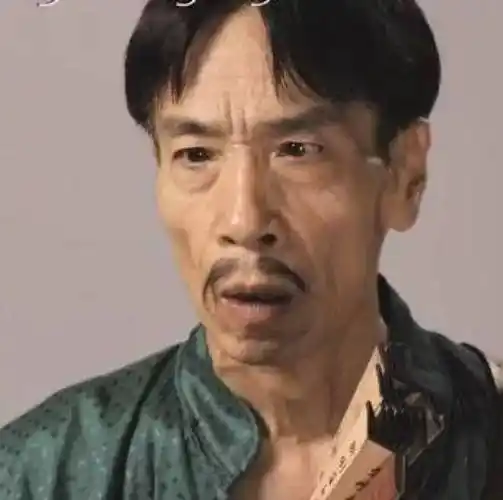 快过年了,跟理发师说想要个新发型,结果傻眼了