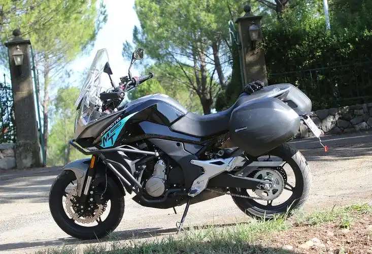 越野能力欠佳 铺装路面的摩旅利器 春风650mt车型详解-摩托新闻-春风