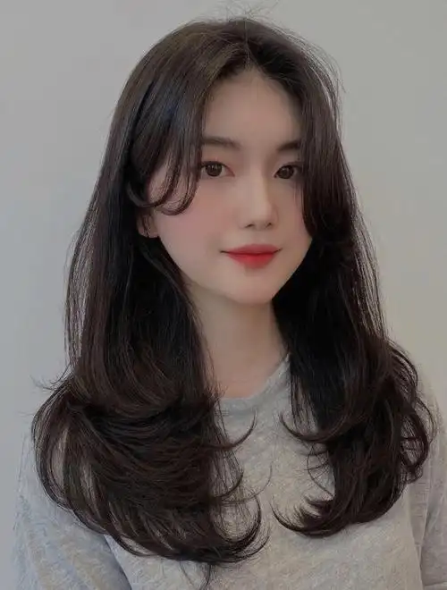 2022年很火的自然纹理气垫烫发型中长发烫发