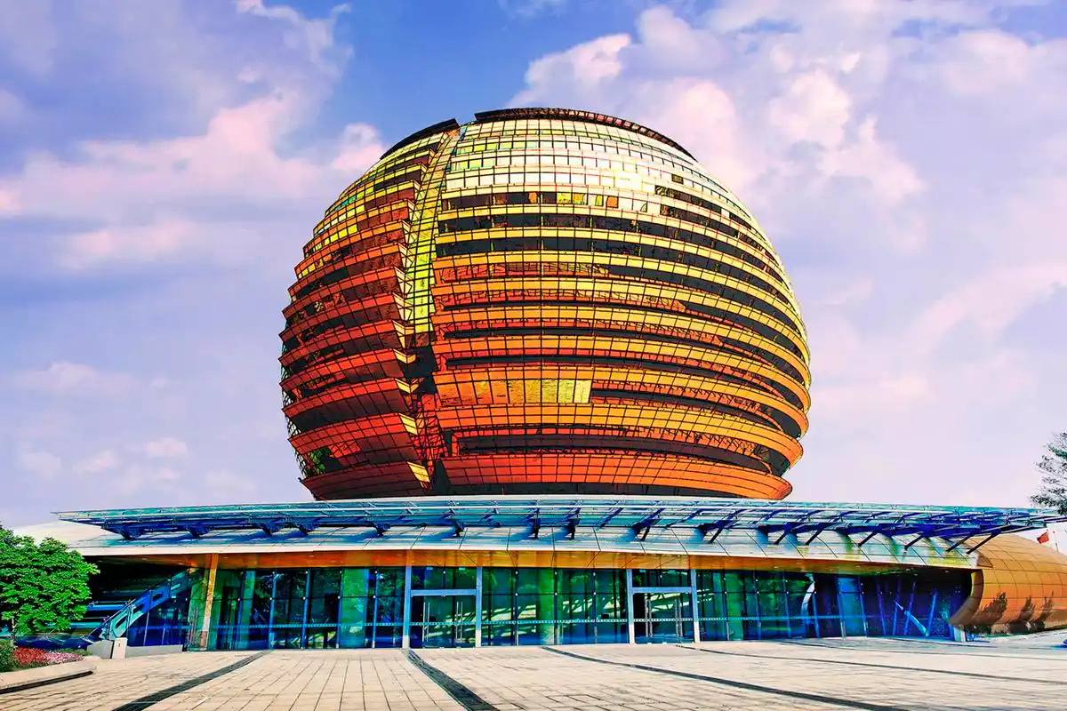 原创浙江最具代表性的一座建筑是大型综合建筑外观是金色巨型圆球